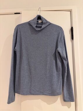 Aritzia Women’s light blue sweater
